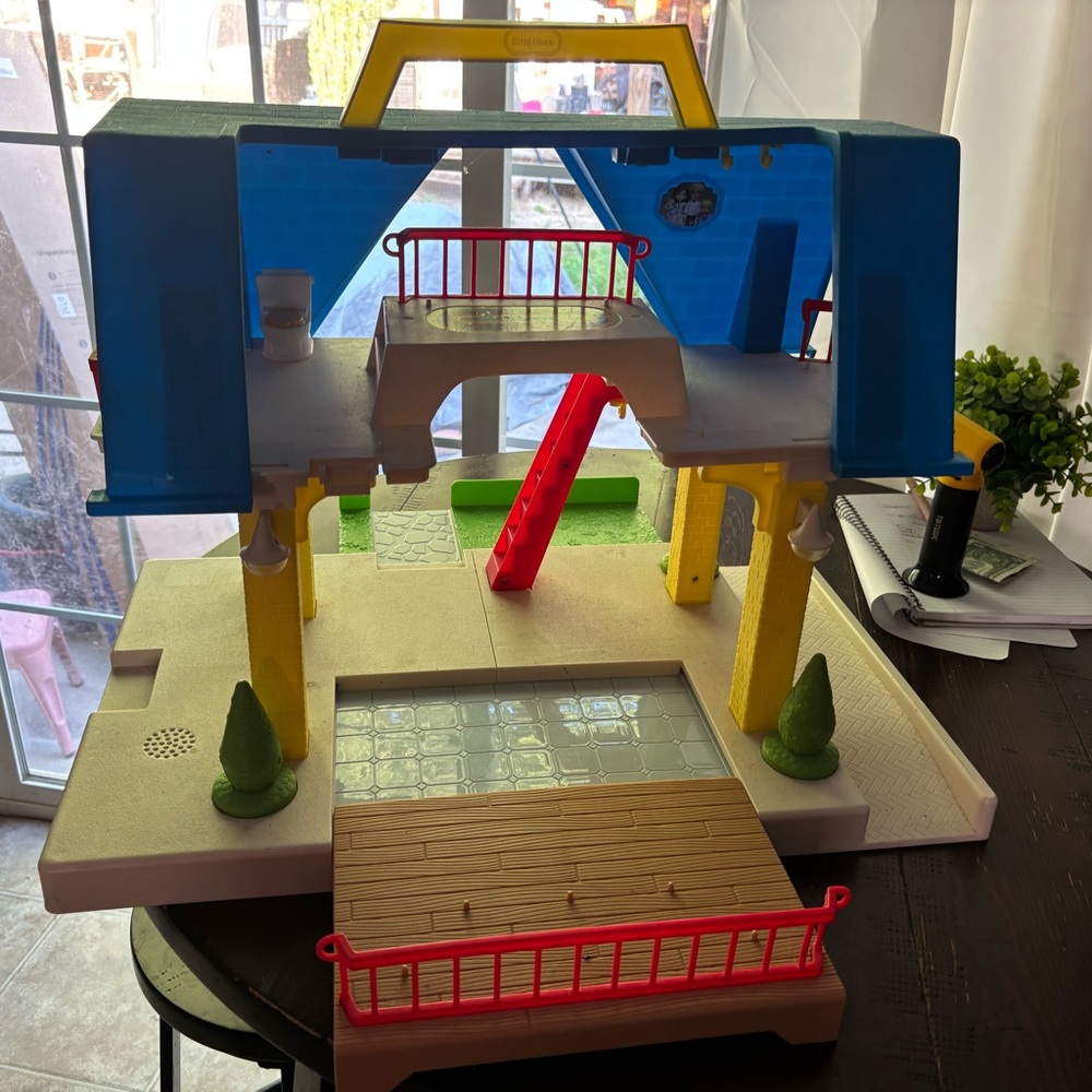 Classic Vintage Remake LITTLE TIKES PLACE Dollhouse Blue Roof HOUSE ONLY Works!!